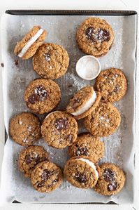 Oatmeal Chocolate Chunk Sandwich Cookies with Mascarpone Filling. Chewy Oatmeal Chocolate Chunk Cookies are filled with a smooth mascarpone filling. A sandwich cookie take on a classic favourite. #oatmealcookie #cookiesandwich