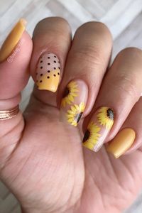 40+ Sunflower Nails That Will Make You Literally Swoon! - prettygirlythings.com