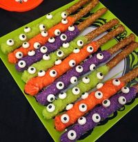 GET YOUR HALLOWEEN PRE ORDERS IN ! 🎃👻💀 Leave the date of the event in the “notes to seller” at check out and I will ship them out via UPS accordingly :) 👻🎃💀 These chocolate dipped monster pretzel rods are the best sweet and salty snack for any party! . Each pretzel comes individually wrapped and