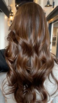 Suummer 2024 hair color trends, summer hair color for brunettes highlights sun kissed, western hair color