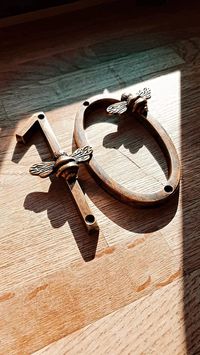 Premium 5 inch House Numbers in Heritage Finish Traditional screw fixing house numbers with our iconic bee which will create an elegant and stylish design for your front door or wall. These iron door numbers are of the exact same colour as our door knockers, so if you're thinking of a whole front door make over then these are a must. Suitable for upvc, composite and wooden doors and supplied with wall plugs for masonry fixing. They are available as a complete set of door numbers 0 - 9 Sold indiv