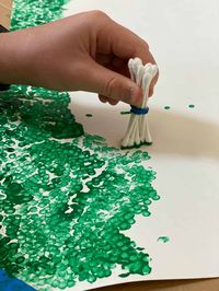 Easy Art Projects: Q-Tip Painting Seurat - Toddler Approved