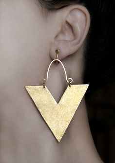 Just in: Big abstract earrings Clip on dangles Statement jewelry African screw back earring Gold large Dangling jewelry Triangle earrings Modern gift https://www.etsy.com/listing/542773765/big-abstract-earrings-clip-on-dangles?utm_campaign=crowdfire&utm_content=crowdfire&utm_medium=social&utm_source=pinterest Triangle Gold Metal Earrings, Handmade Geometric Gold Earrings, Gold Triangle Metal Earrings, Gold Triangle Metal Jewelry, Unique Gold Dangle Clip-on Earrings, Triangle Single Earring As Gift, Triangle Shaped Single Earring As A Gift, Unique Triangle Earrings As A Gift, Handmade Gold Triangle Jewelry