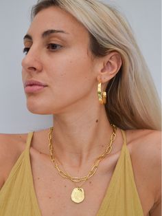 Your everyday necklace, classic but yet enough to make any outfit a statement. Comes in 18k Gold plated bronze, or Sterling Silver (925 silver). Chain length: 45 cm/ 17.7 inches Everyday Necklace, Handmade Necklace, Gold Plated Silver, Verona, Chain Lengths, Chain Length, Handmade Necklaces, Silver 925, Silver Chain