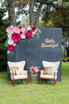 20 Wonderful Wedding Backdrop Ideas Photo Booth Backdrop Ideas, Wedding Photo Booth Backdrop, Diy Fotokabine, Diy Photo Booth Backdrop, Stuffed Balloons, Simple Beach Wedding, Photo Booth Backdrop Wedding, Flower Backdrop Wedding, Diy Photo Backdrop