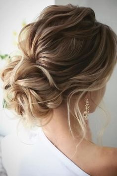 Updos For Medium Hair Wedding, Medium Hair Wedding, Wedding Updos For Medium Hair, Low Updo, Wedding Hair Up, Wedding Updos, Up Dos For Medium Hair