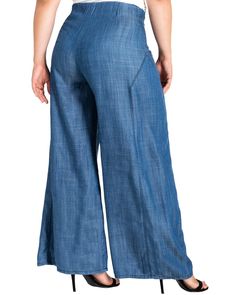 Wear these plus-size trousers with pointy heels and a white blouse for a simple-yet-elevated look this spring. Denim Palazzo Pants, Denim Palazzo, Tencel Denim, Chambray Pants, Indigo Jeans, Plus Size Brands, Stylish Plus, Pants Blue, Clothing Essentials