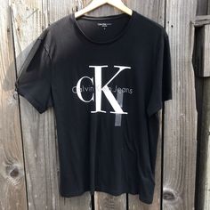 New Calvin Klein T Shirt 41qk961 Black 010 Condition New With Tags Size Xl Calvin Klein T Shirt, Calvin Klein Black, Calvin Klein, Tee Shirts, Mens Shirts, Black White, Man Shop, Black And White, Tags