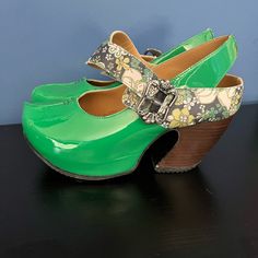 Prepare Generators By John Fluevog. Like New Condition, I Am The First Owner. Worn Twice. Gorgeous Kelly Green With Floral Straps. Size 6. Original Box And Bag Included. John Fluevog Shoes, Fluevog Shoes, John Fluevog, Slingback Shoes, I Am The One, Floral Color, Generators, Kelly Green, Original Box