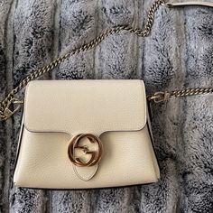 Gucci Classic White Leather Interlocking G Crossbody. Perfect For Spring And Summer! Silver Chain Strap. Worn Maybe 10 Times. Great Condition!! Few Makeup Marking Inside As Shown. Gucci Crossbody Bag White, Gucci Marmont Mini Bag, Gucci Wallet On Chain, Gucci Dionysus Mini, Gucci Soho Disco Bag, Soho Disco Bag, Gucci Crossbody Bag, Gucci Purse, Vintage Crossbody Bag