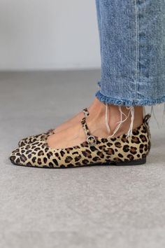 Casual Pointed Toe Flats With Medium Width, Silver Shoes Outfit, Woman Flat Shoes, Shoes Office, Leopard Print Shoes, Leopard Shoes, Leopard Heels, Office Shoes, Casual Loafers