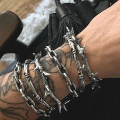 Goth Jewelry Men, Souvenir Jewelry, Grunge Jewelry, Edgy Jewelry, Wire Cuff, Crown Of Thorns, Dope Jewelry, Estilo Punk, Barbed Wire