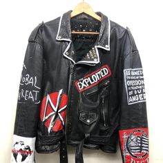 Punk Rock Leather Jacket With Studs And Band Insignias Leather Battle Jacket, Punk Battle Jacket, Rock Leather Jacket, Punk Blazer, Punk Leather Jacket, Punk Fashion Diy, Painted Leather Jacket, Battle Jacket, Punk Rocker