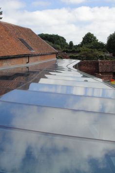 A free standing structural glass roof to Chichley Hall listed coach building Lecture Theatre, Glass Extension, Coach House, Glass Facades, Glass Roof, 15th Century, 16th Century, Glass Design