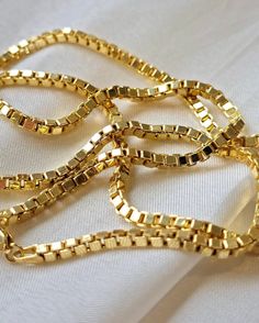 --- Crafted in GUARANTEED HIGH-QUALITY 18-Karat GOLD -- Pure Gold Material, Not Gold-Filled or Plated --- At a 3.00 millimeter thickness this chain is available in 18" to 22" lengths. 18 inches - 3 mm : 11.79 gr (grams weight) 20 inches - 3 mm : 13.10 gr 22 inches - 3 mm : 14.42 gr Closure: Lobster Claw (Strong and Durable) Chain style: Box Chain - 18K Gold Please feel free to contact us with any questions, inquiries, or concerns! We will be happy to assist you and provide the best possible serv Real Gold Jewelry, Box Chain Necklace, Style Box, Solid Gold Chains, Great Gifts For Men, Gold Box, Pure Gold, Link Necklace, Box Chain