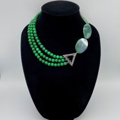 This beautiful Large Agate and Jade Statement Necklace is completely handmade with high quality. Bring the beauty of nature to your wardrobe with our stunning green agate necklace! 🌿💚 Handcrafted with genuine green agate beads, this necklace is a unique and beautiful accessory that will add a touch of natural elegance to any outfit. The natural patterns and variations in the green agate beads create a one-of-a-kind design that is both eye-catching and soothing to the soul. Whether you're looki Beaded Necklace Green, Diy Statement Necklace, Natural Necklace, Micro Mosaic Jewelry, Autumn Necklace, Nature Necklace, Necklace Chunky, Necklace Green, Beaded Statement Necklace