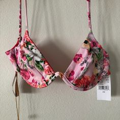 Strawberry Fields Reversible Bikini Top Xs Size Extra Small Fits Xxs Also In My Opinion Design Floral Pattern Style Underwire Features Adjustable Straps For Best Fit Reversible So You Have Options! Bond Eye Australia Brand Quality Made Rare & Hard To Find Bikini Top! Fitted Tropical Swimwear, Bra Friendly, Fitted Tropical Swimwear Bra Friendly, Fitted Tropical Swimwear, Bra-friendly, Fitted Tropical Swimwear With Bra-friendly Design, Padded Swimwear For Spring, Fitted Floral Print Underwire Swimwear, Pink Padded Swimwear For Sunbathing, Pink Padded Swimwear For Swimming, Fitted Floral Print Swimwear With Underwire