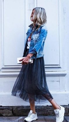 Tulle Skirt Outfit Casual Street Style, Tulle Skirt Outfits Casual, Black Tulle Skirt, Tulle Skirts Outfit, Mode Tips, Black Tulle, Fashion Over 50, Fashion Mode