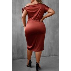 Elevate your wardrobe with the Noelle Midi Dress, a luxurious and exclusive addition in rich brown. The sultry shoulder knot detail adds a touch of sophistication to the faux wrap design, making it the perfect choice for any occasion. Dress to impress with this elegant and timeless piece. Skeleton Silhouette, Plus Size Style, Goddess Dress, Hip Dress, Pantalon Large, Curvy Girl Fashion, Plus Size Womens Clothing, Estilo Boho, Evening Attire