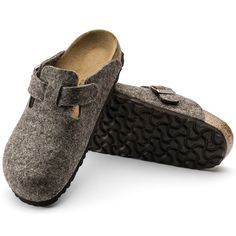 Birkenstock Slippers, Wool Clogs, Boston Clogs, Cozy Clothes, Birkenstock Men, Birkenstock Style, Wool Slippers, Boston Clog, Birkenstock Boston