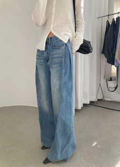 Oakley Wide Leg Jeans - Blue Wash – The Frankie Shop Wide Leg Jeans Styling, Blazer Wide Leg Jeans, Faded Jeans Outfit, Wide Leg Jeans Outfit Summer, Pant Patterns, London Fits, Tailored Jeans, Wide Leg Jeans Outfit, Jeans Ideas