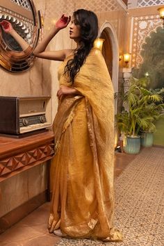 Golden pure tissue silk saree with floral brocade border and tassel detailing. Paired with unstitched blouse piece. - Aza Fashions Slub Silk Traditional Wear With Zari Weaving For Reception, Handloom Dupatta For Reception With Traditional Drape, Bollywood Style Handloom Dupatta For Reception, Handloom Dupatta For Diwali Reception, Handloom Dupatta For Reception And Diwali, Traditional Handloom Dupatta For Reception, Reception Handloom Art Silk Saree, Sarees Banarasi, Tissue Silk Saree