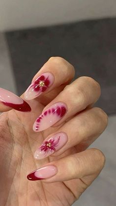 Bloom Nail Art, Blooming Flower Nails, Erika Titus Nails, Red Nail Designs Summer, Blooming Gel Designs, Red Flower Nails, Nails Flower Design, Nail Design Red, Bloom Nails