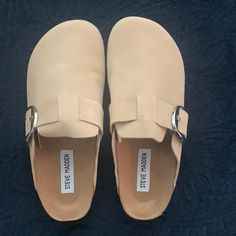 Never Worn Tan Suede Clogs Steve Madden Clogs, Steve Madden Mules, Platform Shoes Sandals, Brown Block Heels, Block Heel Mules, Steve Madden Platform, Suede Clogs, Shoes Steve Madden, Platform Clogs