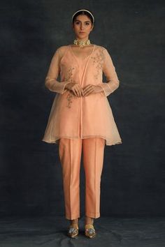 Shop for Shikha Mehta Peach Silk Organza Cape And Silk Chanderi Kurta Set for Women Online at Aza Fashions Organza Cape, Organza Kurta, Chanderi Kurta, Kurta Set For Women, Pearl Embroidery, Embroidered Pants, New Address, Simple Pakistani Dresses, Runway Trends