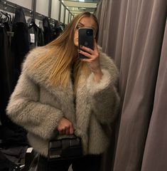 Zara Coat, Zara