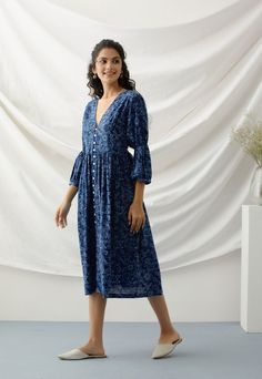 Deep Neck Indigo Floral Dress With Quirky Sleeves - Etsy Indigo Dress Designs, डिजाइनर कपड़े, Indigo Dress, Indigo Floral, Long Sleeves Dress, Indigo Prints, Best Summer Dresses, Printed Cotton Dress, Sleeves Dress