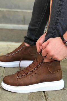 Chekich is one of the best quality shoe brands that can enhance your style to the next level, is very comfortable and will complement the style of wearing your shoes every day. Mens Brown Boots Outfit, Boy Prom Outfit, Mens Brown Boots, Shoes Men Casual, Mens Summer Outfits, Trendy Mens Fashion, Mens Spring Fashion