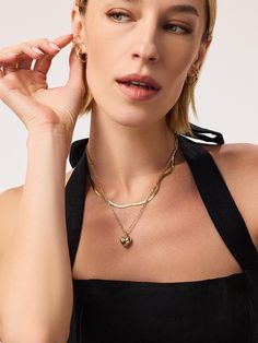 Be the first to get this adorable gold heart necklace inspired by the perfect geometry of round shapes and with a sleek, glossy texture. Puffed Heart Necklace, Necklaces Elegant, Heart Necklaces, Puffed Heart, Gold Heart Necklace, Christmas Jewelry, Gold Heart, Heart Of Gold, Ring Bracelet