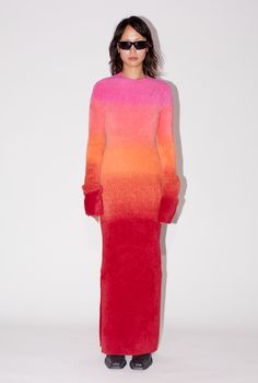 DESCRIPTION Fluffy gradient knit dress with slit on side and long sleeves. This product is true to size. Model is wearing XS and is 165 cm. MATERIAL 70% Nylon, 30% Viscose Knit Fashion, 90s Fashion, Knit Dress, Dress Length, Persona, Long Dress, Fashion Beauty, Knitwear, Fashion Inspo