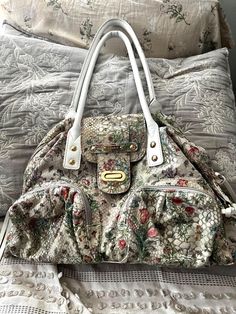 This is a beautiful & quote roomy handbag by Sharif In a great organic floral design! The interior is green poly fabric and is immaculate. It comes with a bonus wallet With ID window inside that is separate. Very handy! The bag is about 17 inches wide and 10 inches tall and features white leather trim and handle as well as the bottom. There are 4 feet on the bottom for resting the bag. The handles are long enough for shoulder wear. Please feel free to ask any questions you have. FINE PRINT: **I do NOT have a pet free home I have two dogs so pet hair is always a possibility on fabric items. If you are allergic keep this in mind. No cats or other pets in the home.                                                     This is a smoke-free home. I only accept returns for items not as described o Floral Print Double Handle Shoulder Bag For Everyday, Everyday Floral Print Shoulder Bag With Double Handle, Everyday Floral Print Double Handle Shoulder Bag, Daily Use Floral Print Shoulder Satchel, Floral Print Tote Satchel For Daily Use, Floral Print Tote Shoulder Bag, Floral Print Tote Shoulder Bag For Everyday, Everyday Floral Print Tote Shoulder Bag, Daily Use Floral Print Satchel Shoulder Bag