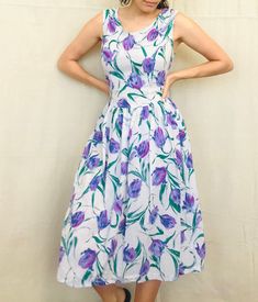 "90s Tulip Patterned Dress with Low Scoop Back - Small - Medium Low V Scoop Back with bow detail at waist Size Medium Modeled on a size Small 38\"Bust 26\"Waist Un stretched 38\"Waist fully Stretched 44\"Length 100%Cotton" Teacher Clothes, Maxi Shirts, Patterned Dress, Maxi Shirt Dress, Holiday Dress, Womens Dress, Floral Maxi, Bow Detail, Dress Clothes For Women