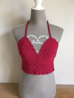 Crop top or backless crocheted with adjustable straps at the neck and back. 100% cotton Color: Raspberry Size: M/L with a C/D cup Cotton from Phildar 100% natural fibers, softness thanks to Aloe Vera treatments. Seamless Cotton Tank Top For The Beach, Summer Crochet Camisole Top For Beach, Summer Cotton Triangle Tank Top, Seamless Cotton Beach Tops, Seamless Cotton Tops For Beach, Crochet Lace Cami Top For Beach, Crochet Cotton Tank Top For Beach, Fitted Crochet Cotton Tank Top, Cotton Crochet Tank Top For Beach