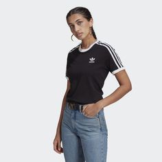 Adidas Tshirt Women Outfit, Adidas Shirt Outfit, Adidas Shirt Women, Camisa Adidas, Adidas Outfit Women, Black Tees, Adidas T Shirt, Adidas Trefoil, Cotton Farming