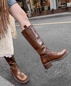 Jeans And Knee High Boots Outfit, Brown Leather Boots Outfit, Chunky Brown Boots, Chunky Leather Shoes, 70s Boots, Brown High Boots, Modern Boots, Boots Chunky, Tan Boots