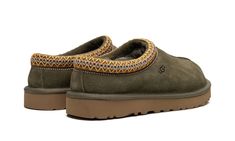 Comfy Fall Shoes, Earthy Shoes, Cute Fall Shoes, Uggs Slippers, Olive Shoes, Green Slippers, Afro Punk Fashion, Ugg Tasman, Preppy Shoes