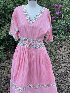 Size small Cottage Core Style, Floral Cottage, Tie Waist Shorts, Tie Dress, Vintage Roses, Cottage Core, Dress Clothes For Women, Cotton Dress, Vintage Pink