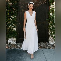 Vici White V-Neck Maxi Dress Xsmall. Never Worn Because I Decided To Wear The Size Small. Examples Of What It Looks Like From Our Engagement Pictures. Beautiful Dress For Bridal Events Or Just Summer/ Spring! Elegant A-line V-neck Dress For Beach, Elegant A-line V-neck Beach Dress, Elegant V-neck Maxi Dress For Vacation, White Fitted V-neck Maxi Dress, Elegant Fitted V-neck Dress For Vacation, White Beach Dress With Notched Neckline, White V-neck Fitted Maxi Dress, Elegant V-neck Dress With Notched Neckline For Vacation, Chic A-line V-neck Dress For Brunch