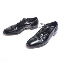 Great pair of vintage Brooks Brothers patent leather tuxedo shoes. Men's size 7.5.  If you would like to see additional photos or have any other questions, please do not hesitate to ask, and thanks for looking! Shipping disclaimer: All domestic orders under 16oz ship USPS Ground Advantage. All domestic orders over 16oz ship USPS priority mail. All international orders under 4lbs ship via Etsy's Global Shipping Program. All international orders over 4lbs ship USPS priority mail. If international buyers wish to have a package that is under 4lbs shipped via priority mail, please contact me before purchasing so that I can adjust the shipping charges. Insurance can be added to any domestic or international order, please contact me before purchasing so that I can adjust the shipping charges if n Classic Cap Toe Oxfords For Evening, Classic Evening Oxfords With Round Toe, Classic Round Toe Oxfords For Evening, Classic Round Toe Evening Oxfords, Vintage Formal Oxfords With Round Toe, Vintage Formal Round Toe Oxfords, Classic Wingtip Dress Shoes For Evening, Vintage Round Toe Oxfords For Formal Occasions, Vintage Fitted Oxfords For Business