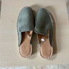 Women’s Size 8 Sandals. Never Worn Before. Super Cute Casual Khaki Sandals For Summer, Casual Khaki Sandals For The Beach, Closed Toe Green Mules For Beach, Closed Toe Green Mules For The Beach, Green Closed Toe Mules For Beach, Green Closed Toe Mules For The Beach, Casual Green Slip-on Mules, Green Round Toe Mules For The Beach, Green Round Toe Mules For Beach