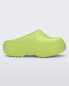 Side view of a green Free Clog Platform. Trendy Chunky Platform Slip-on Clogs, Sporty Green Clogs With Cushioned Footbed, Trendy Slip-on Clogs With Lug Sole, Green Casual Synthetic Platform Slippers, Casual Green Synthetic Platform Slippers, Casual Green Platform Slippers With Round Toe, Casual Slip-on Platform Slippers With Chunky Platform, Casual Platform Slippers With Chunky Platform, Casual Lug Sole Mules For Spring