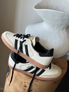 Adidas Samba Women, Samba Adidas Outfit, Samba Outfit Ideas, Adidas Samba Outfits, Samba White, Adidas Samba White, Samba Outfits, Platform Tennis Shoes, Jean Beige