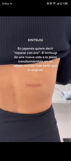 the back of a woman's stomach with words written in spanish and english on it