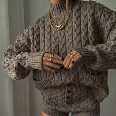 *Listing Is For Both Shorts (Size Medium) And Sweater (Size Small) *Note, Pieces Cannot Be Sold Separately. New With Tags 6771/135 48%Polyester, 46% Acrylic, 6% Wool Sweater Measurements Bust- 42” Total Length- 21” Price Is Firm Mm271 Zara Sweater, Sweater Set, Sweater And Shorts, Classy Outfits, Everyday Outfits, Pretty Outfits, Cable Knit, Fashion Inspo Outfits, Knit Sweater