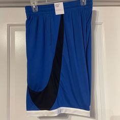 New With Tags Attached, Size: Xl, Color: Game Royal Blue. These Nike Dri-Fit Men's Basketball Shorts Have A Light, Loose Feel With Sweat-Wicking Technology To Keep You Dry. Dri-Fit Technology Wicks Sweat To Help You Stay Dry And Comfortable Knit Fabric Feels Soft And Lightweight Large Swoosh Logo Is Cut From Fabric And Stitched Into The Body 2-Pocket 10-In. Inseam Nike Blue Athletic Shorts, Nike Sweat Shorts, Nike Basketball Shorts, Nike Retro, Nike Dri Fit Shorts, Retro Shorts, Shorts Nike, Swoosh Logo, Compression Shorts