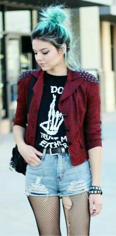 Dark Academia Aesthetic Outfit, Winter Hipster, Look Disco, Scene Girl, Tokyo Street Fashion, Hipster Grunge, Estilo Rock